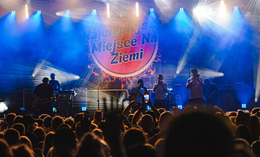 zespół na scenie