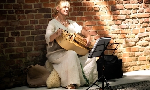 Katarzyna Bor przy Baszcie Rycerskiej